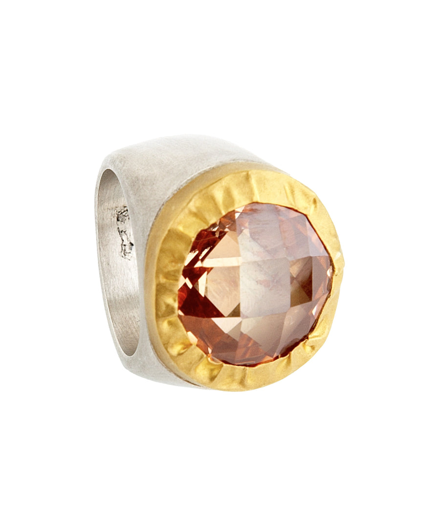 LARGE ROUND CHAMPAGNE COLOR QUARTZ RING