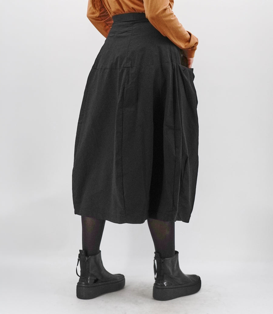 BLACK SKIRT