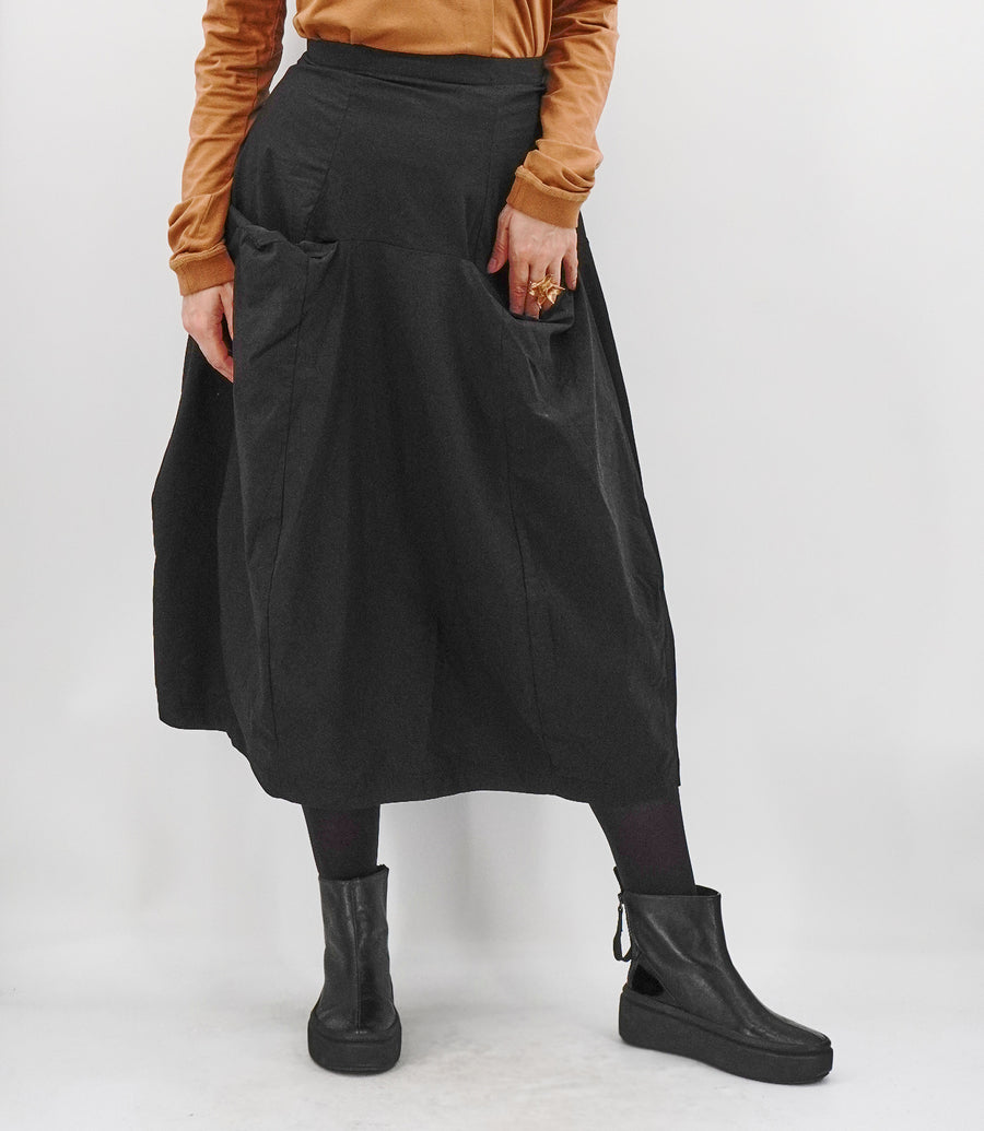 BLACK SKIRT