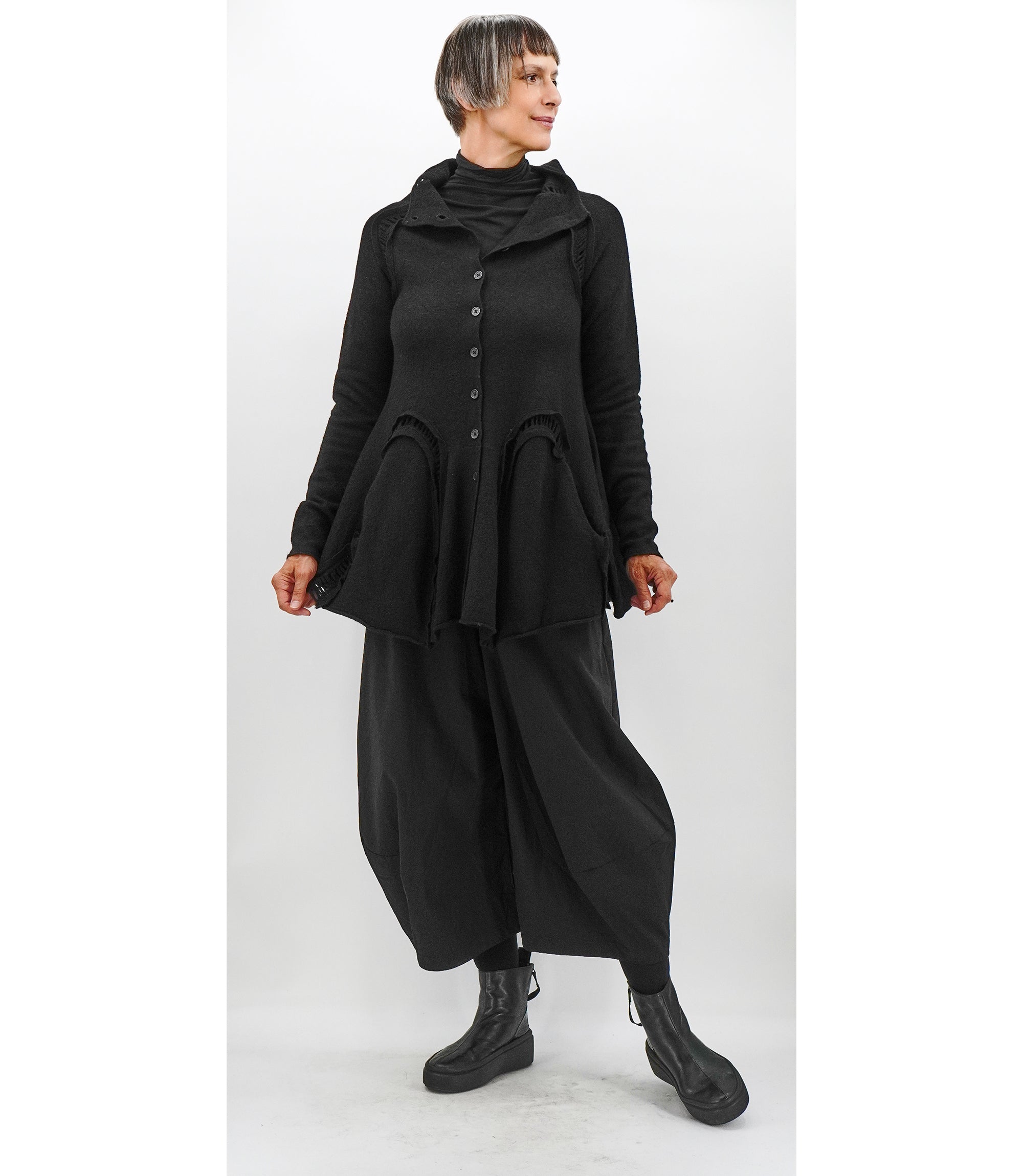 BLACK LONG SWEATER