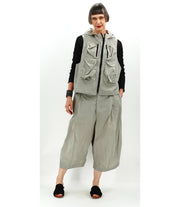 MOYURU NISHIO VEST