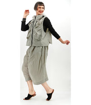 MOYURU NISHIO VEST