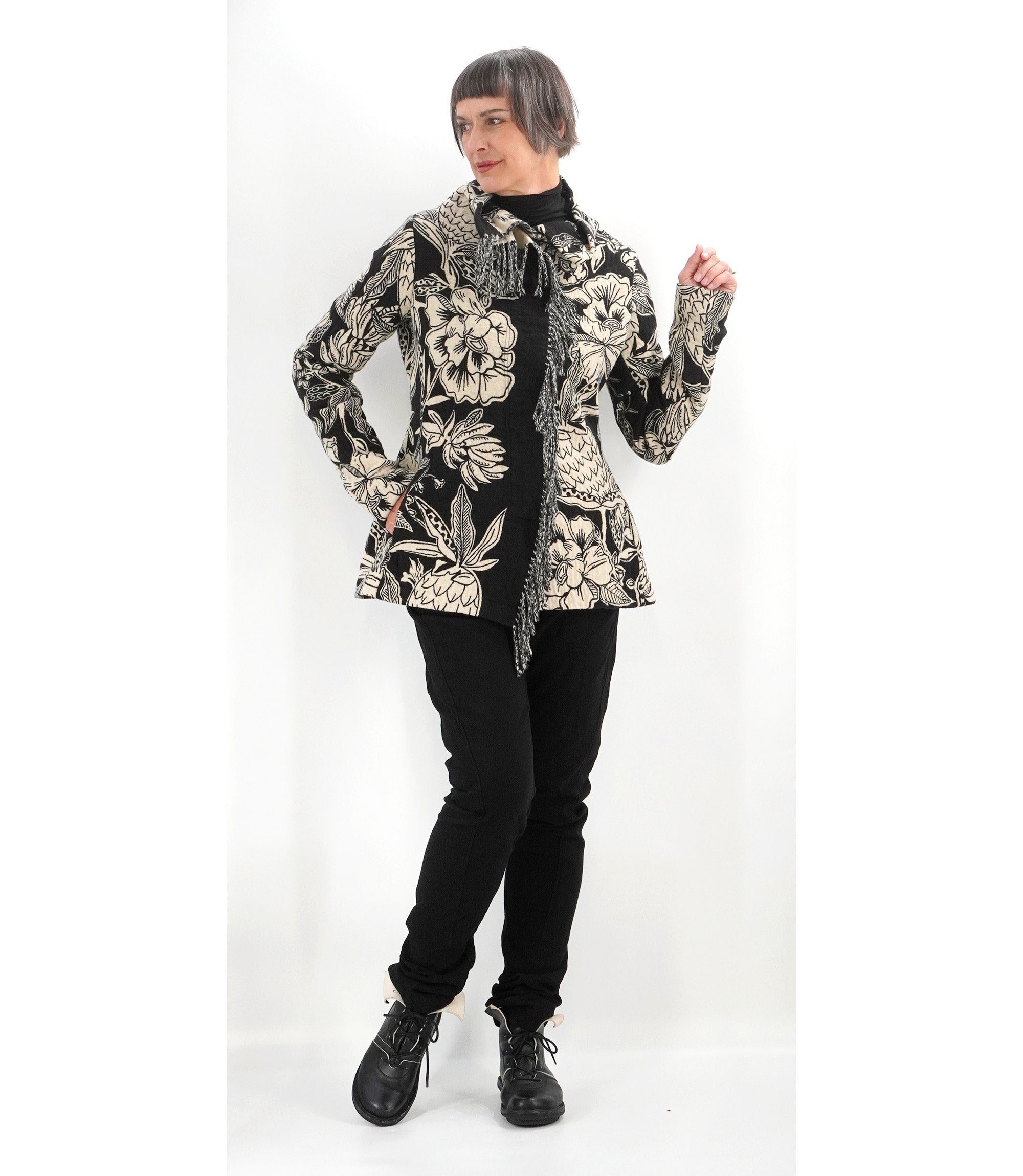 FRINGE PATTERN JACKET Rundholz Wool Pineapple