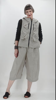 MOYURU NISHIO VEST